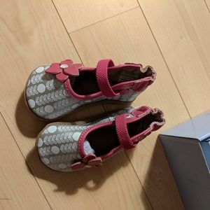 Brand new Robeez crib shoes - Size 6-12mths